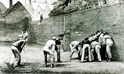 Football au mur à Eton